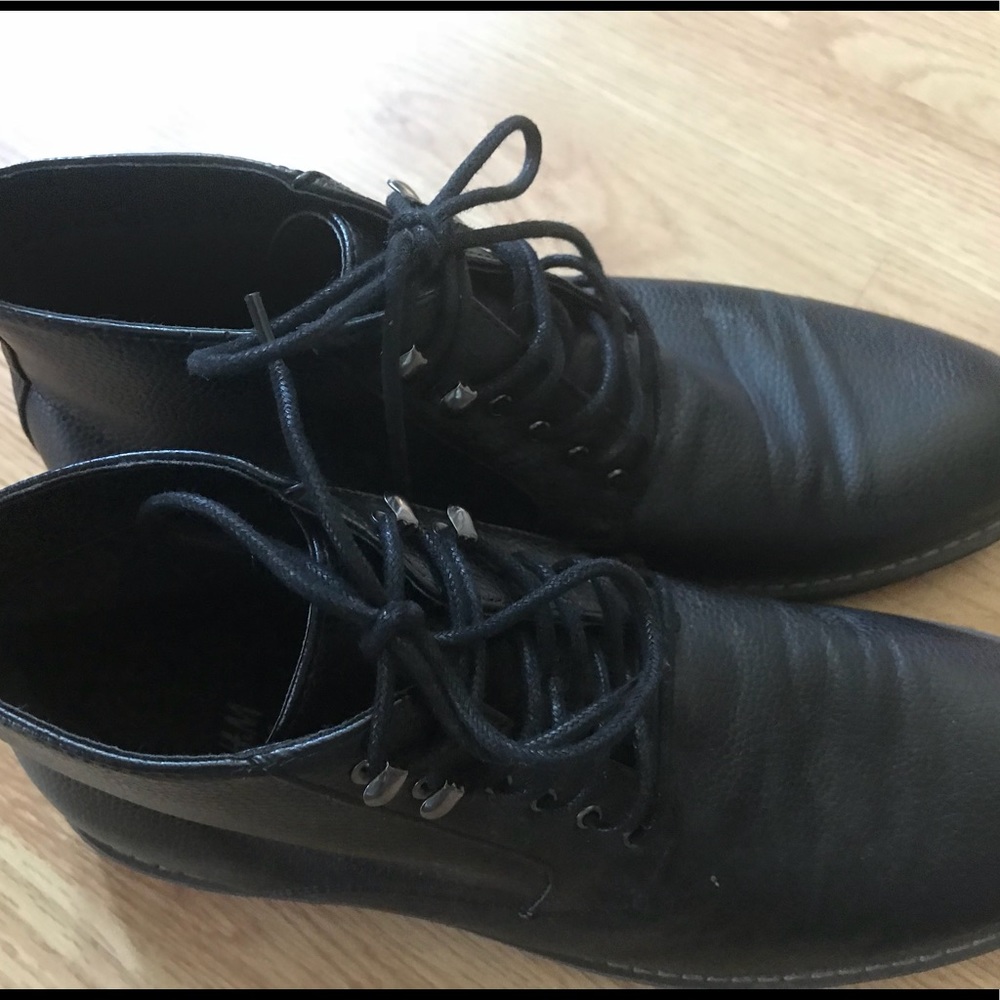 H&M’s men’s black boots